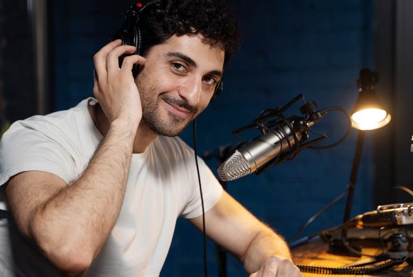 Voz en off comercial