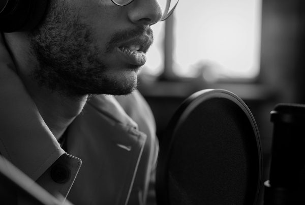 Locutores voz en off para videos corporativos